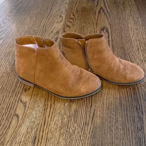 Girls Cat and Jack boots size 1.